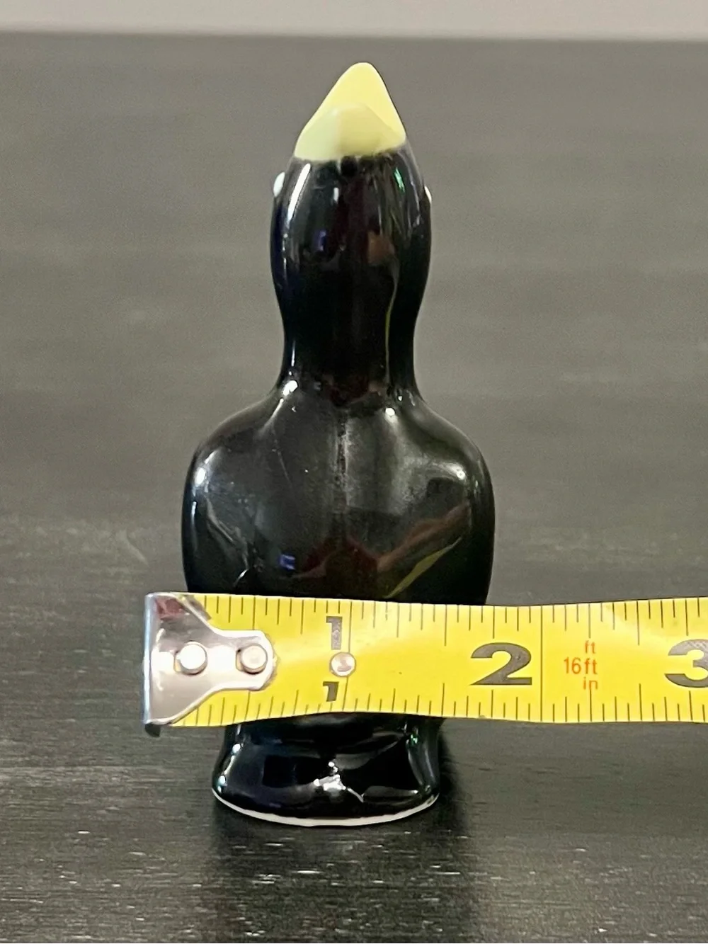 VTG Ceramic Blackbird Pie Bird Vent Funnel Crow Yellow Beak Kitschy 3.75” MCM